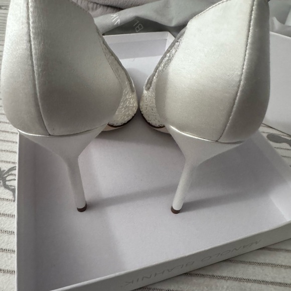Manolo bhlanik wedding shoes! White lace pumps - Picture 7 of 12